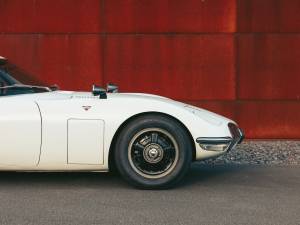 Image 3/36 of Toyota 2000 GT (1967)