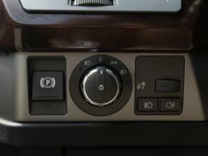 Bild 33/50 von BMW 745d (2005)