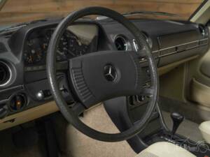 Imagen 4/5 de Mercedes-Benz 200 (1976)