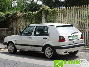 Imagen 3/9 de Volkswagen Golf Mk I Convertible 1.6 (1990)