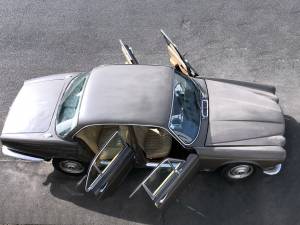 Image 8/30 de Jaguar XJ 6 4.2 (1973)