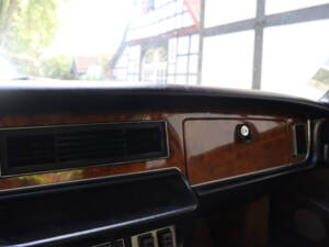 Bild 26/34 von Daimler Double Six Vanden Plas (1975)