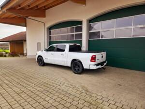 Image 13/62 of Dodge Ram 1500 (2020)