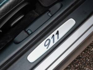 Image 30/41 of Porsche 911 Carrera (2004)