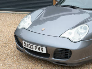 Image 18/50 of Porsche 911 Carrera 4S (2003)