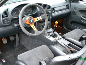 Image 18/50 of BMW 323i (1998)