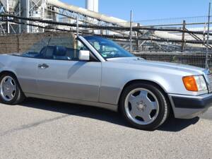 Imagen 13/94 de Mercedes-Benz 300 CE-24 3.4 AMG (1992)