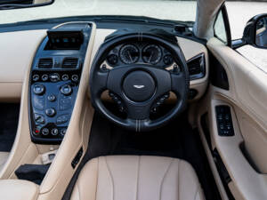 Image 28/35 of Aston Martin Vanquish (2017)