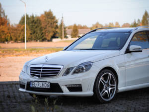 Bild 29/46 von Mercedes-Benz E 63 AMG T (2013)