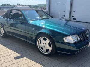 Immagine 6/20 di Mercedes-Benz SL 60 AMG (1997)