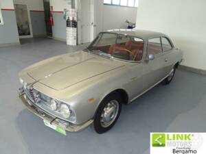 Image 2/10 of Alfa Romeo 2000 Sprint (1961)