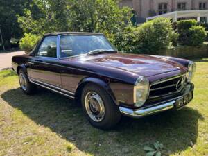 Image 52/59 of Mercedes-Benz 280 SL (1971)