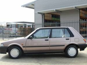 Image 3/7 de Toyota Corolla Compact (1985)