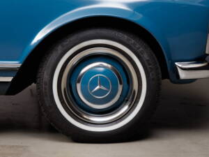 Image 12/38 of Mercedes-Benz 250 SL (1967)