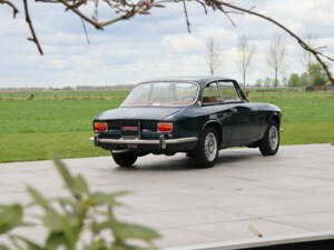 Image 9/50 of Alfa Romeo 1750 GT Veloce (1971)
