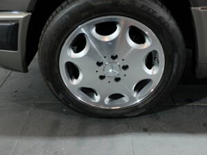 Image 13/40 of Mercedes-Benz 250 TD (1990)
