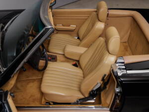 Image 18/36 of Mercedes-Benz 560 SL (1987)