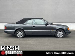 Image 1/15 de Mercedes-Benz E 320 (1993)