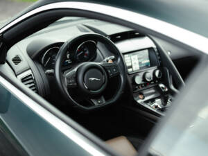Bild 24/32 von Jaguar F-Type R (2016)