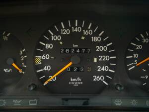 Image 33/50 of Mercedes-Benz 300 CE-24 (1991)