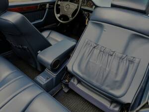 Image 27/69 of Mercedes-Benz E 320 (1994)