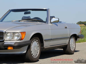 Imagen 44/50 de Mercedes-Benz 560 SL (1988)