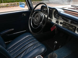 Image 28/38 of Mercedes-Benz 280 SL (1968)