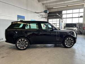 Image 3/42 of Land Rover Range Rover D350 (2022)