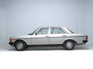 Imagen 6/25 de Mercedes-Benz 300 D (1985)