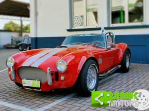 Image 3/10 of AC Cobra Replica (1966)