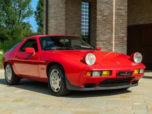 Image 12/50 de Porsche 928 S (1984)