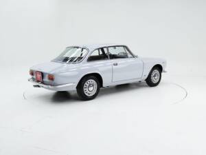 Bild 2/15 von Alfa Romeo Giulia 1300 GT Junior (1971)