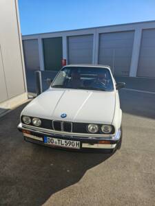 Immagine 1/67 di BMW 320i (1990)