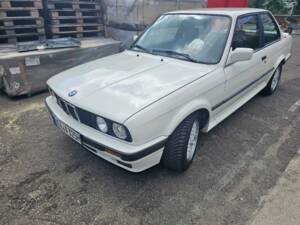 Bild 14/15 von BMW 325ix (1990)