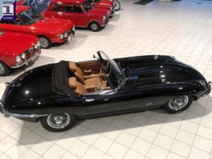 Image 7/48 of Jaguar E-Type (1970)