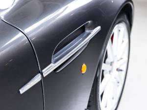 Immagine 25/31 di Aston Martin V12 Vanquish S (2006)