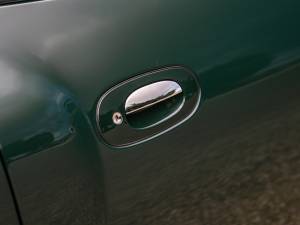 Immagine 18/45 di Aston Martin V12 Vanquish S (2005)