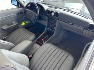 Image 11/37 of Mercedes-Benz 560 SL (1986)