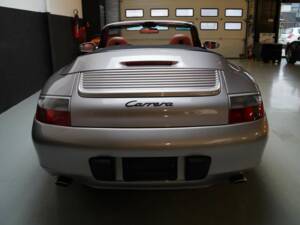 Immagine 41/50 di Porsche 911 Carrera 4 (2001)