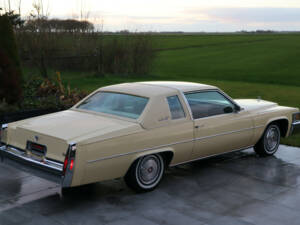 Image 31/50 of Cadillac Coupe DeVille (1977)