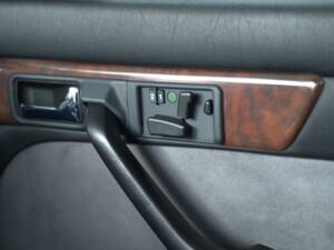 Image 40/52 of Mercedes-Benz 560 SEL (1988)