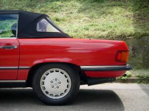 Image 17/27 of Mercedes-Benz 560 SL (1986)