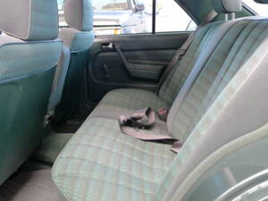 Bild 30/37 von Mercedes-Benz 190 E (1989)