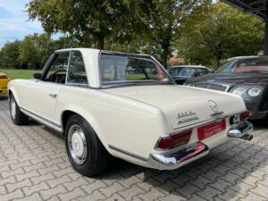 Image 7/20 of Mercedes-Benz 250 SL (1967)