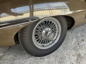 Image 6/12 of Jaguar E-Type (1971)