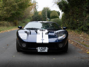 Image 2/18 of Ford GT (2006)