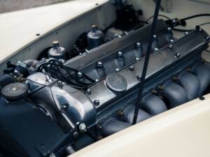 Image 41/45 of Jaguar XK 120 OTS (1950)