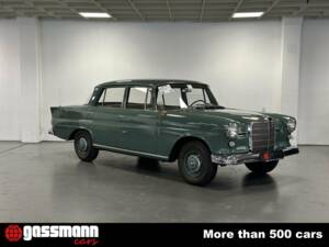 Image 3/15 de Mercedes-Benz 190 c (1964)