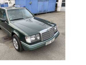 Image 7/7 de Mercedes-Benz 230 E (1990)