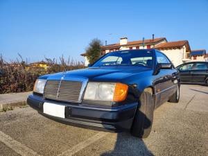 Image 2/11 of Mercedes-Benz 300 CE (1990)